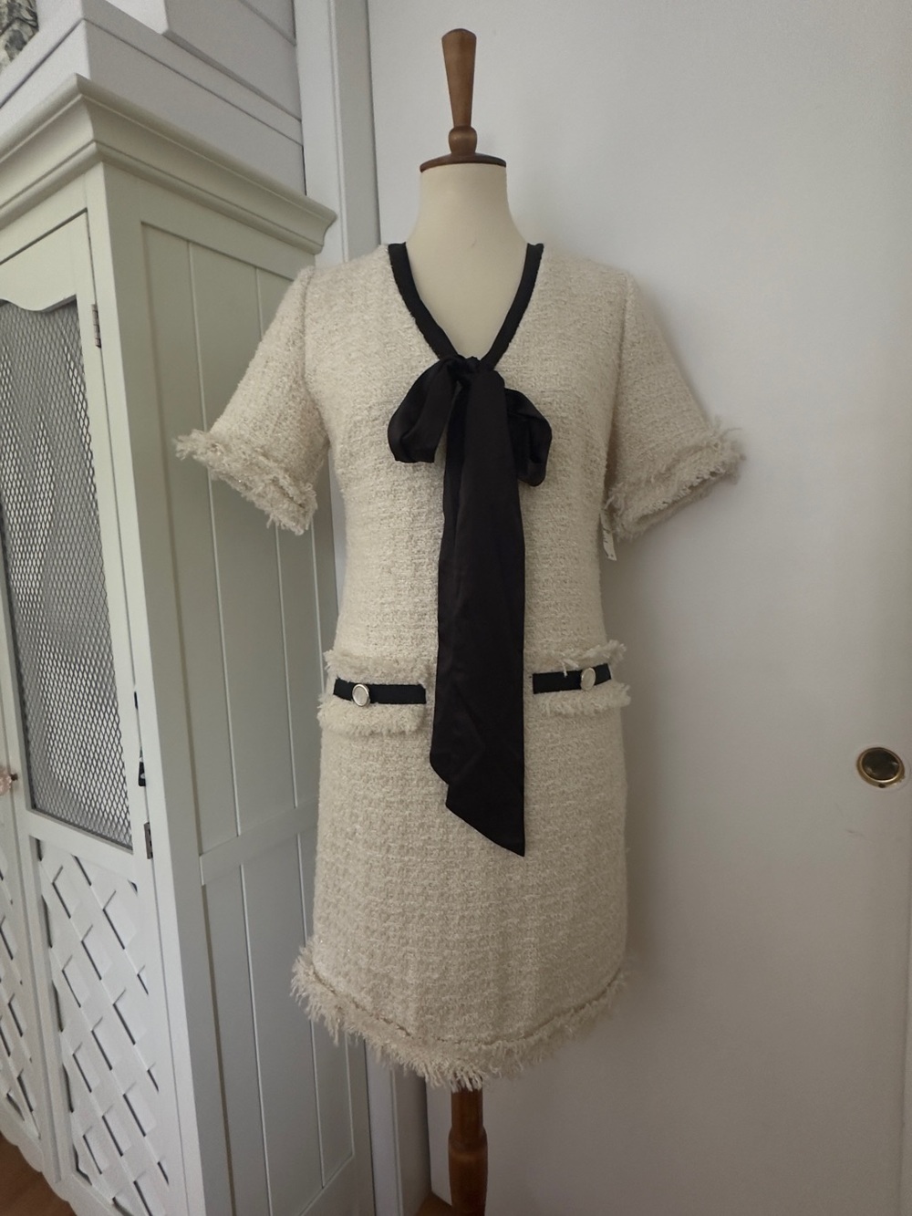 Alexia Admor Cream Bouclé Dress with Black Bow